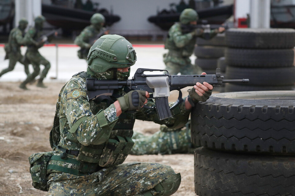 Taiwanesiska soldater under en övning på en militärbas på Penghuöarna i december.