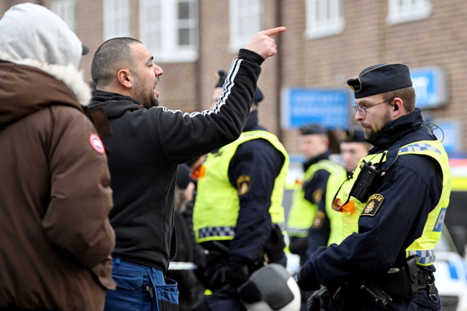 Police separating people when Rasmus Paludan, Party Chairman of the far-right party, Stram Kurs, speaks during a demonstration at Värnhemstorget in Malmö on 19 April.
