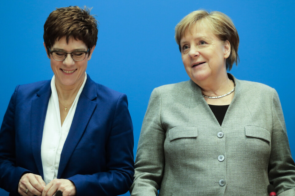 Tysklands förbundskansler Angela Merkel med Annegret Kramp-Karrenbauer. Arkivbild.