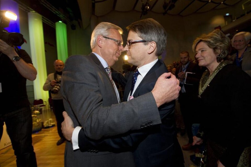 Försoning eller avskedskram? Utmanaren Mats Odell med en tredjedel av partiet bakom sig kan knappast stanna kvar under Göran Hägglunds fortsatta ledarskap i KD.