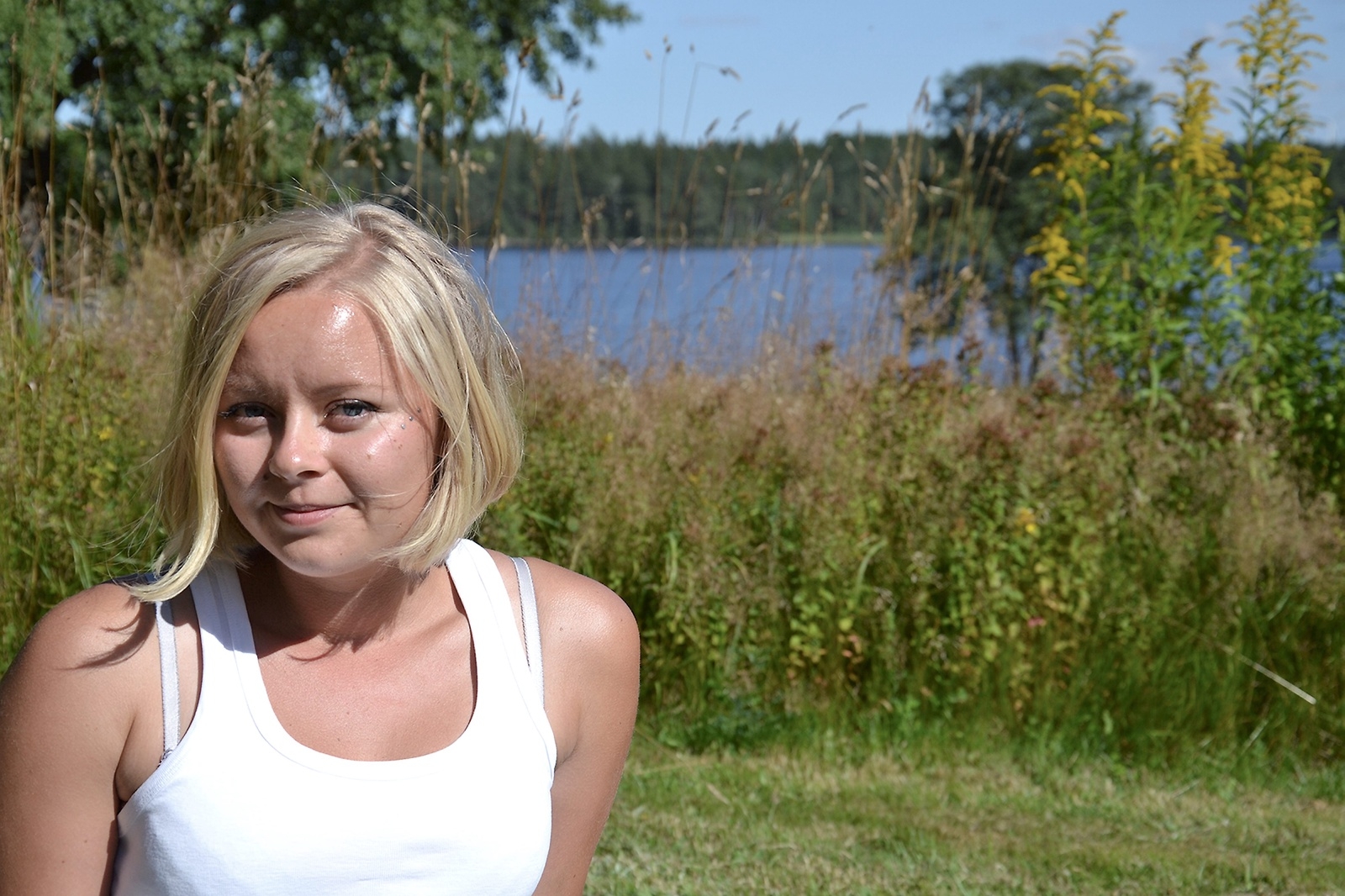 Lovisa Bengtsson har alltid älskat naturen och studerar nu till att bli biodlare. Ett val hon inte har ångrat. 
Foto: Caroline Holmgren