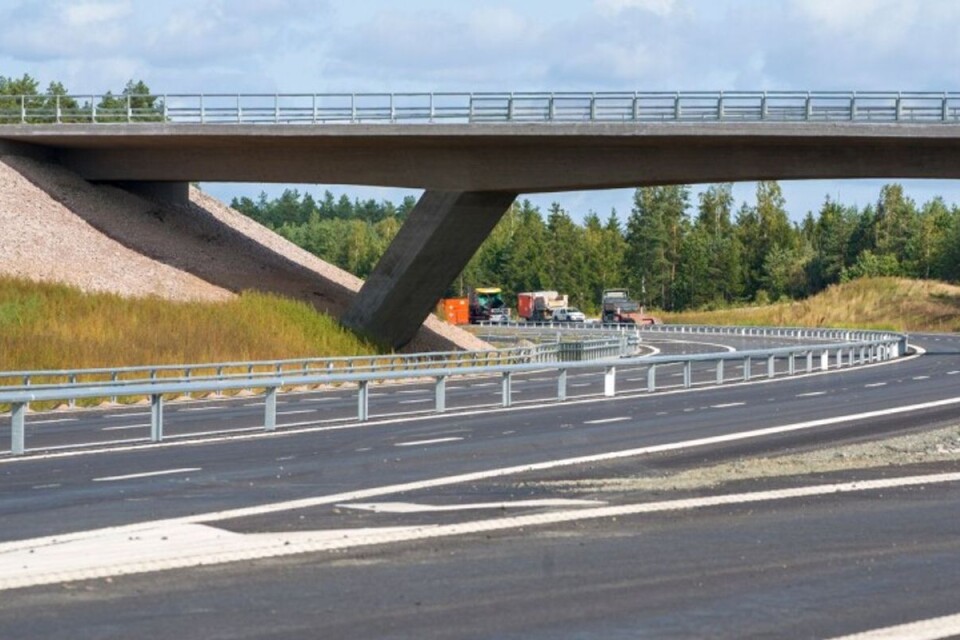 On December 10th, traffic can start driving on the new E22 route, six months earlier than planned. Here is the road by Vä/Mosslunda.
