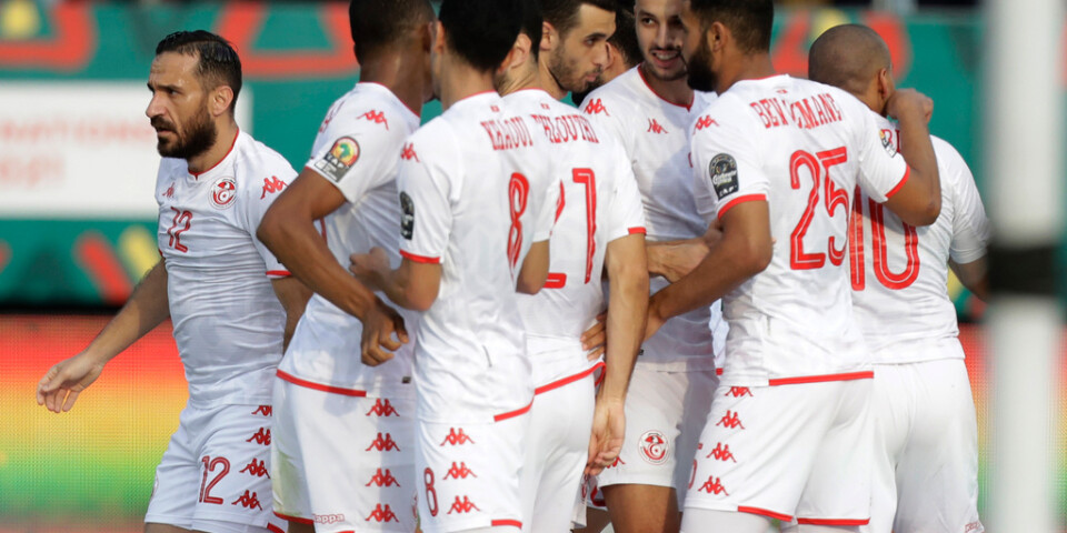 Tunisien firar segern mot Mauritanien i Afrikanska mästerskapen. Nu är tolv spelare borta på grund av corona.
