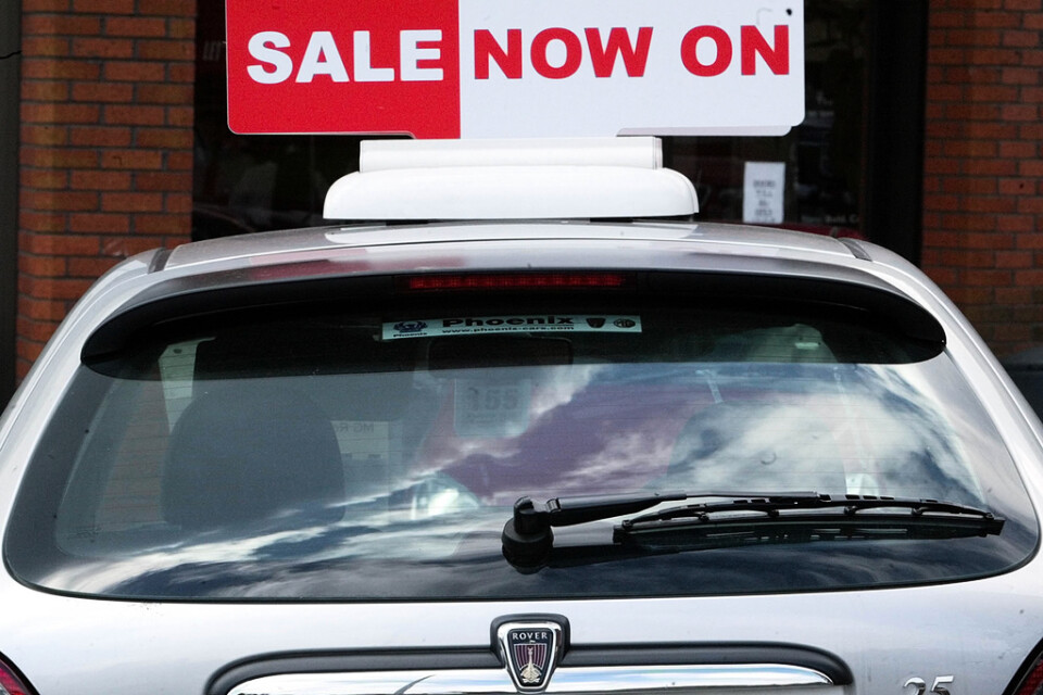 Nybilsförsäljningen i Storbritannien föll förra året till 90-talsnivå. Arkivbild.