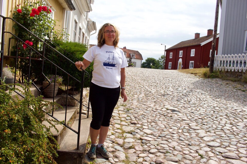 Eva Gustafsson bor i Pataholm och guidar gärna besökare i köpingen och hembygdsföreningens hus.