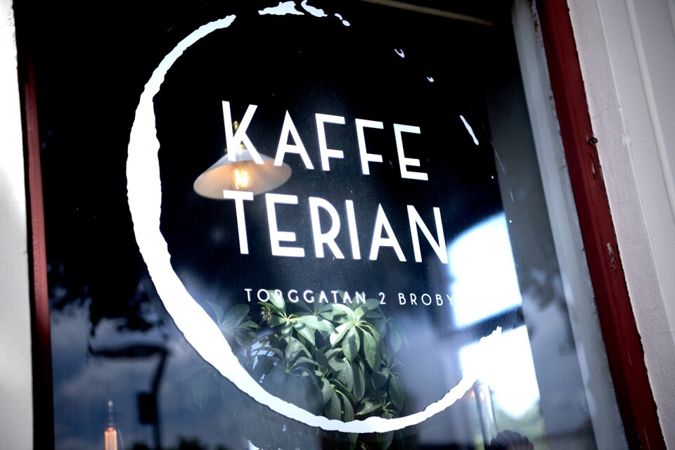 Café Linnéa hade funnits på olika platser i Broby sedan 1920-talet. Senaste platsen, Torggatan 2, har sedan 2019 i stället varit Kaffeterian.