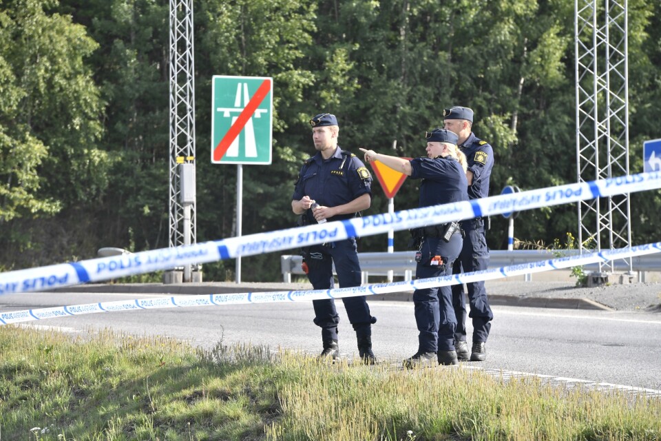 En flicka sköts ihjäl i Norsborg i Botkyrka, söder om Stockholm.