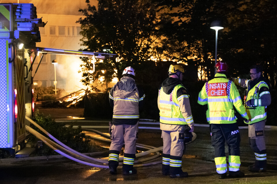 Eldutvecklingen var kraftig och vid 03-tiden var byggnaden i princip utbränd och bortom räddning, skriver Sydsvenskan.