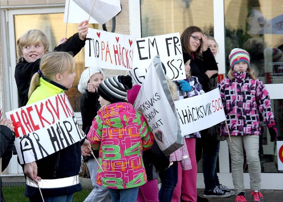 Eleverna i Håcksvik värnar om sin skola.
