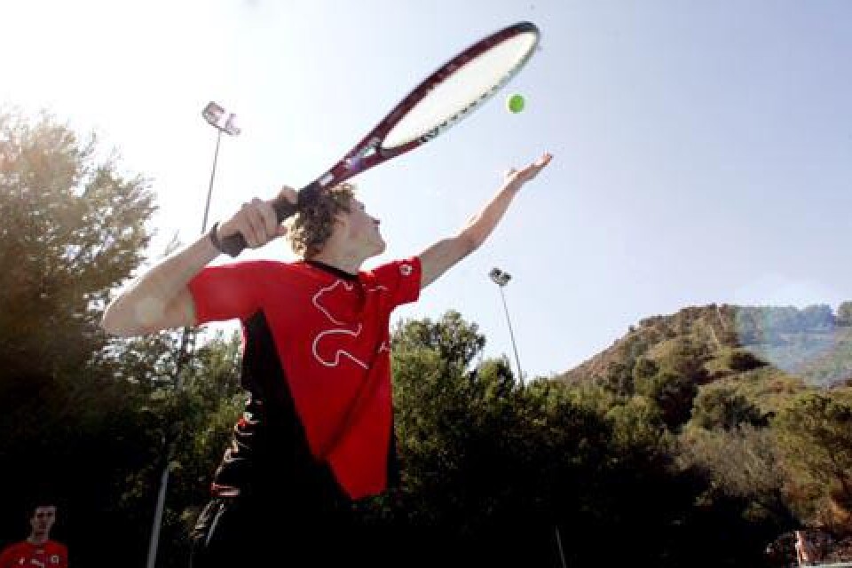 Filip Nekmouche passade på att testa tennisformen.
FOTO: MIKAEL JOHANSSON