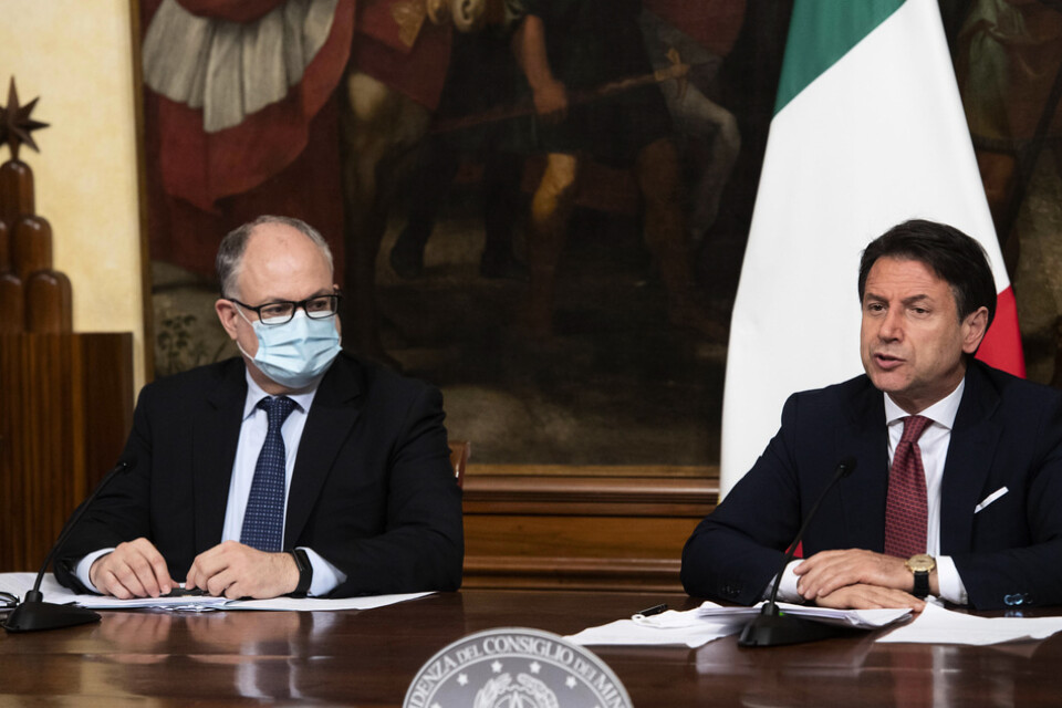 Italiens finansminister Roberto Gualtieri, till vänster, och premiärminister Giuseppe Conte.