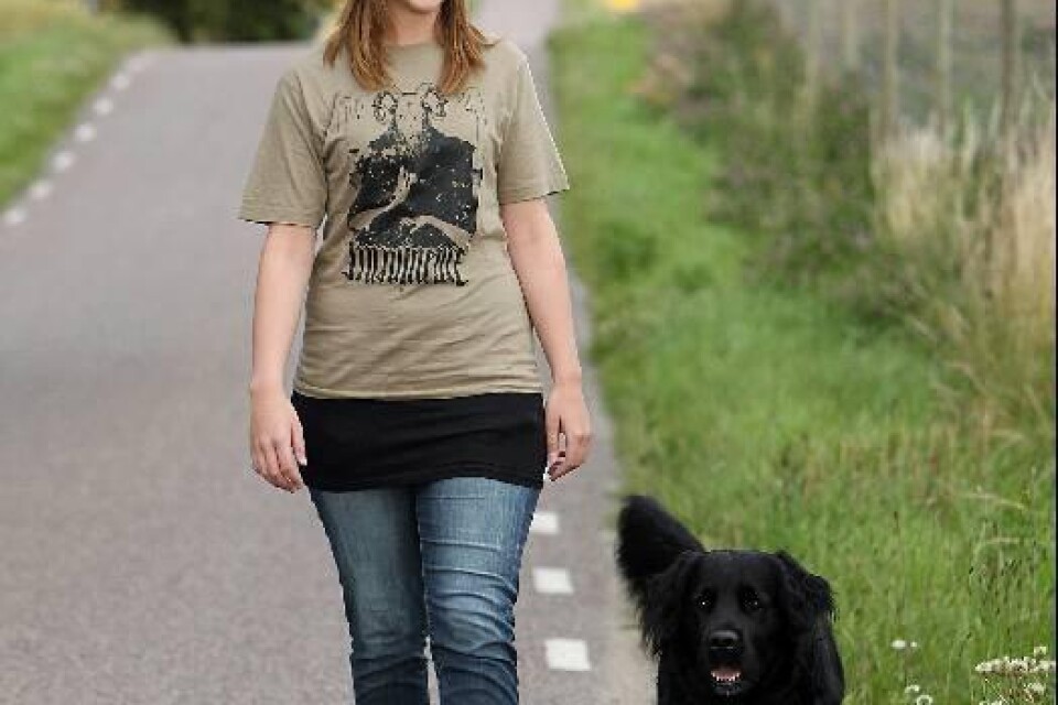19-åriga Moa Granvik är ute och går med hunden King. I början av september ska hon istället ut och gå med lejon.
