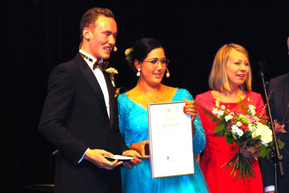 Emily Palander fick ta emot priset som årets nyföretagare. Här omgiven av Alfred Appelros och kommunalrådet Sara Rudolfsson (S)