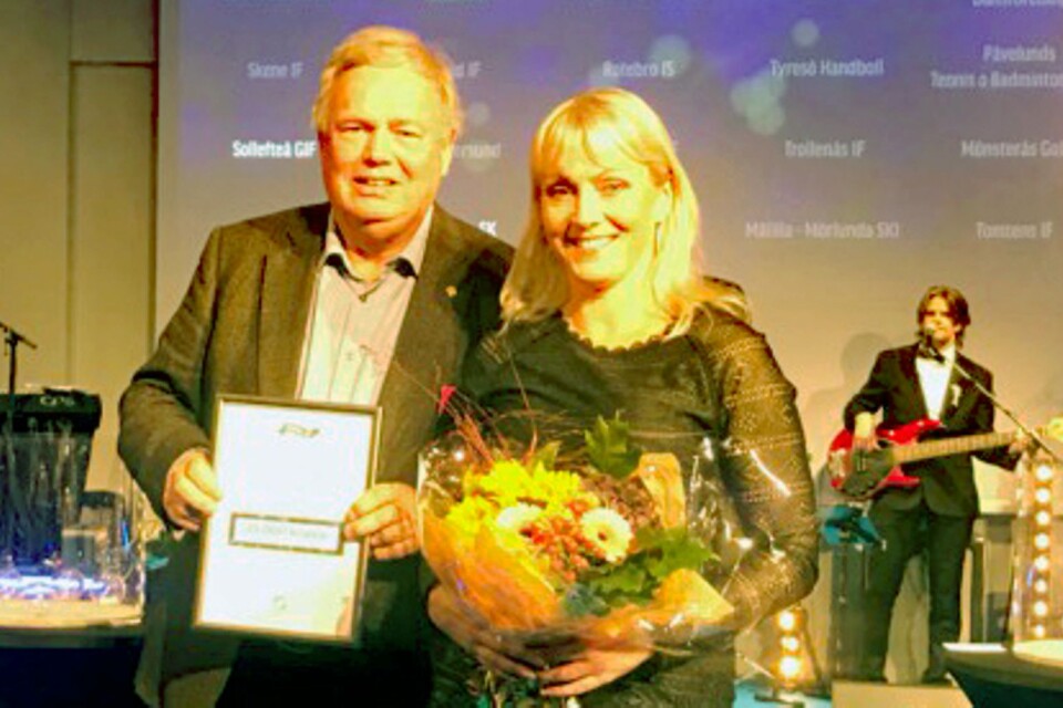 Bengt Olsson och Maria Gustafsson tog emot Ubbhults vinst.