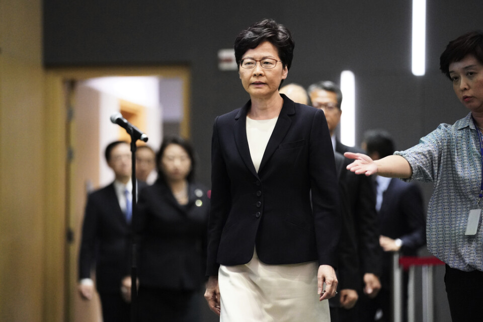 Hongkongs ledare Carrie Lam vid en presskonferens i fredags.