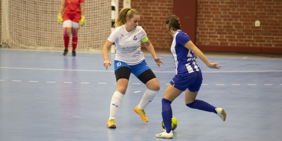 Anderslöv Boik och IFK Trelleborg möttes i TF-cupen den gångna helgen. Nathalie Nowak utmanar här Boiks Fanny Kolhäger Persson. I helgen fortsätter gruppspelet.
