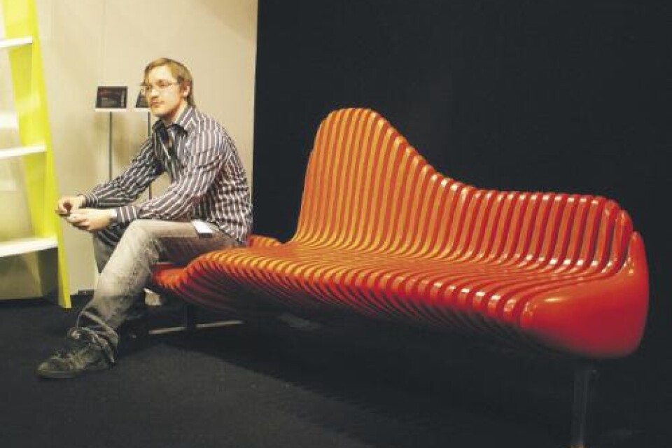 Andreas Karlsson på Kalmar designskola har gjort bänken Toast - utformad för både långa och korta.