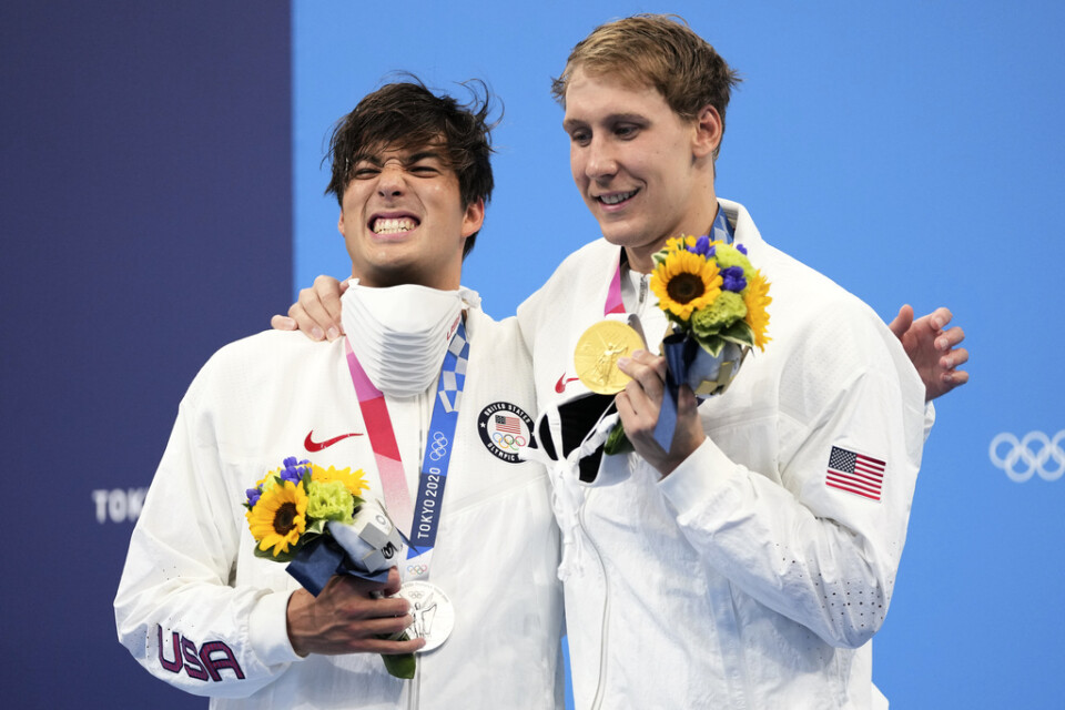USA:s medaljörer på 400 meter medley Chase Kalisz, höger, Jay Litherland, vänster.