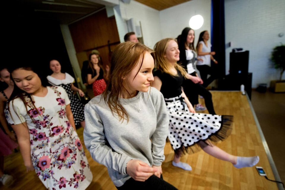 Tilda Henriksson har koreograferat alla danser till årets musikal. Inspiration till alla bugg-, rock- och discosteg har hon hittat i filmer på internet. Foto: Gunnel Persson