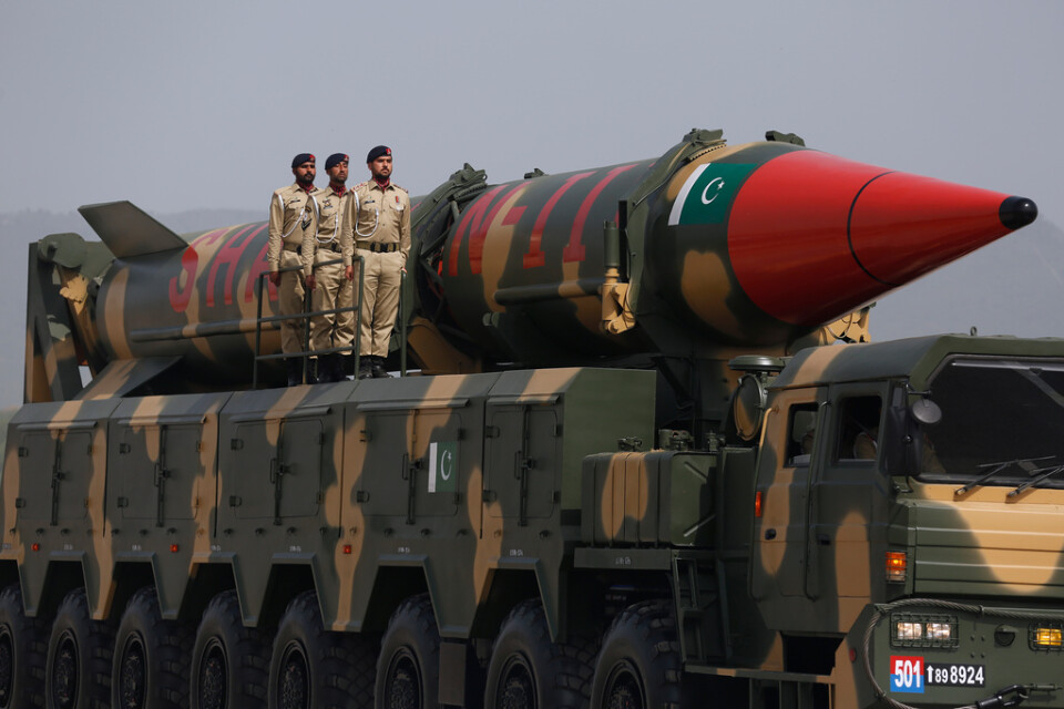 En pakistansk kärnvapenrobot visas upp under en militärparad i Islamabad, mars 2022.