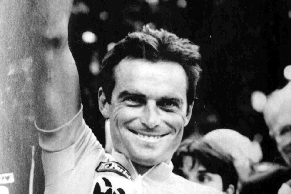 Bernard Hinault firar en seger i Tour de France.