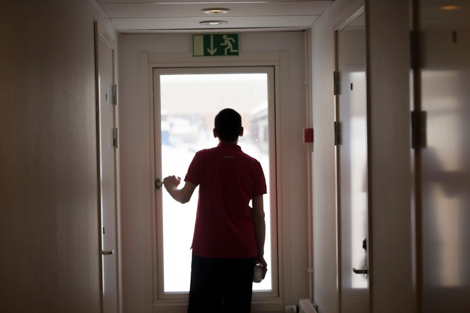 Svergie bör ge permanenta uppehållstillstånd till ensamkommande som vistats i Sverige under mer än ett år, anser Equmeniakyrkan.