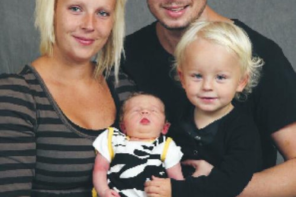 Malin Lindgren och Michael Hansson, Karlshamn, fick den 20/9 en dotter Siri, som vägde 3 660 g och var 52 cm. Syskon Hugo.