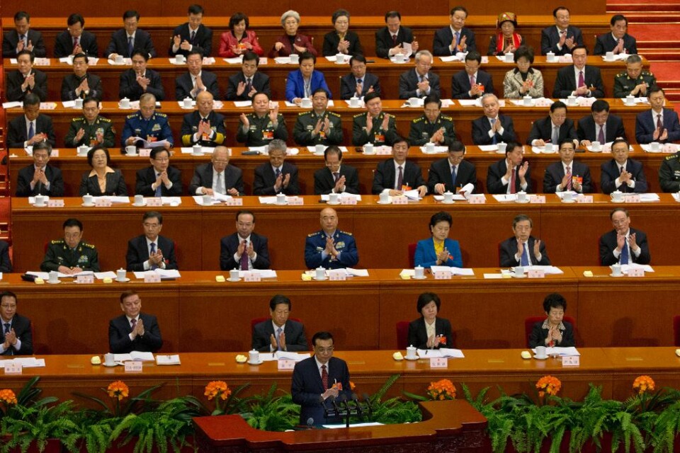 Kina siktar på en tillväxt på runt 7 procent i år. Det meddelade premiärminister Li Keqiang vid öppnandet av Nationella folkkongressens årliga session i Peking. Han lovade att bekämpa korruption och miljöförstöring och att öka stimulanserna för motverka