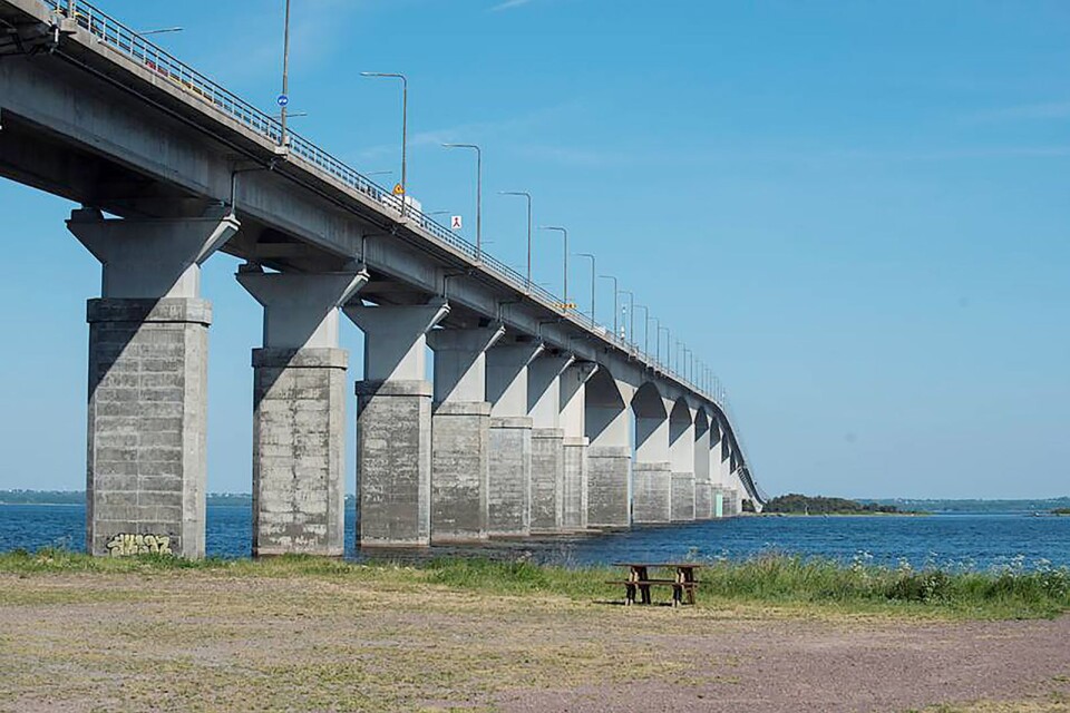 Ledarens förslag om ”en ny bredare bro” är mer som att kasta pengar i sjön, anser insändarskribenten.