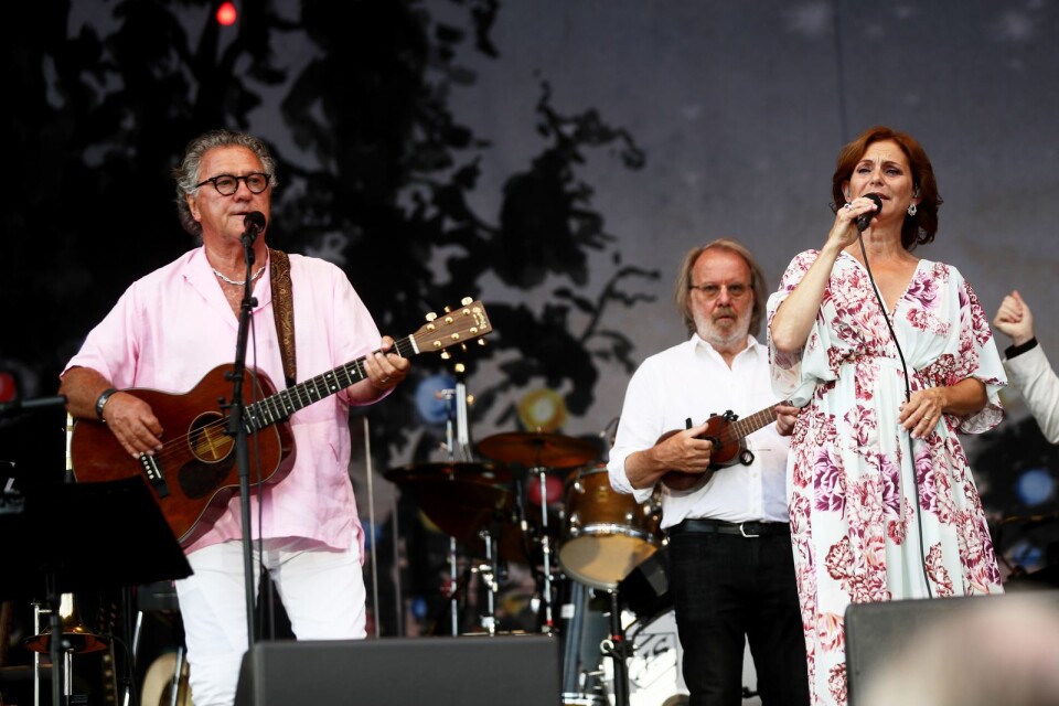 Tommy Körberg, Benny Andersson och Helen Sjöholm bjöd på en bred repertoar, allt från gammal folkmusik via egna hits till ett par ABBA-låtar som extranummer.