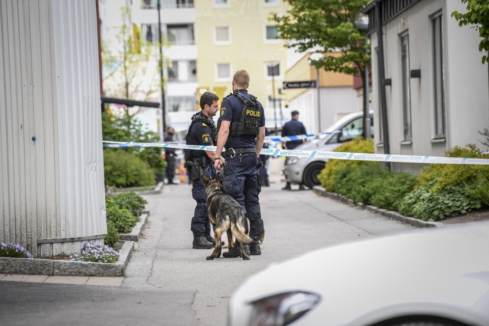 STOCKHOLM 20210531 Polis på plats i Husby i nordvästra Stockholm efter mordet i måndags. Arkivbild.
