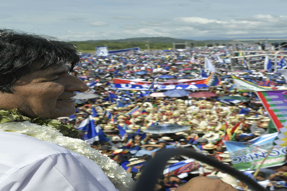 Bild från statliga Agencia Boliviana de Información, tagen vid Evo Morales valtal på lördagen.