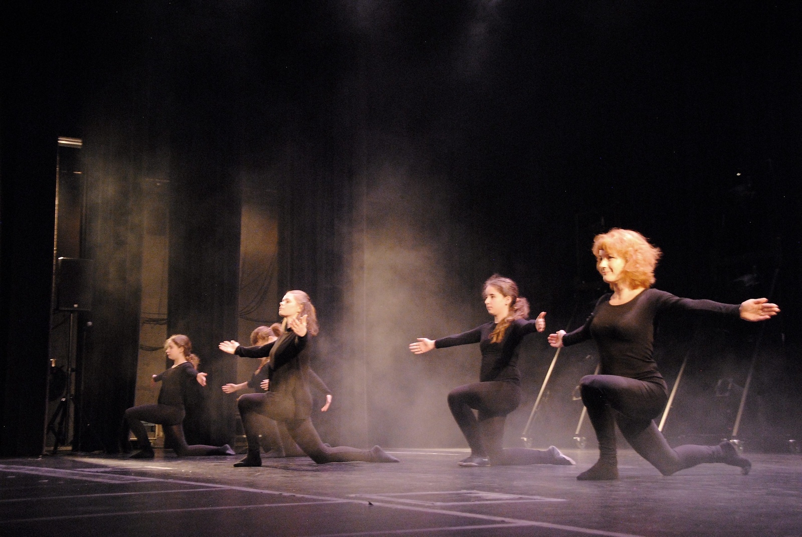 Vuxengruppen i klassisk balett framförde ”Dance of the dark knights” 			           Foto: Joel Snöbohm