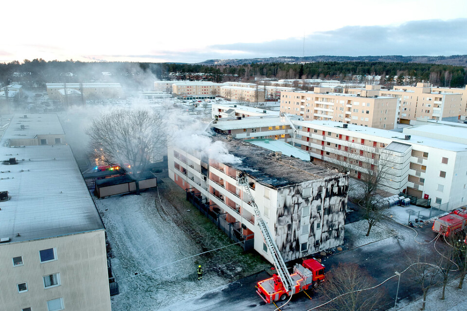 En 21-årig man döms till fängelse för grov mordbrand efter storbranden i Skövde tidigare i år. Arkivbild.