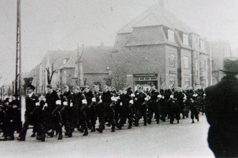 Röda Korsets plutoner på marsch i danska Odense våren 1945.Bild: Privat