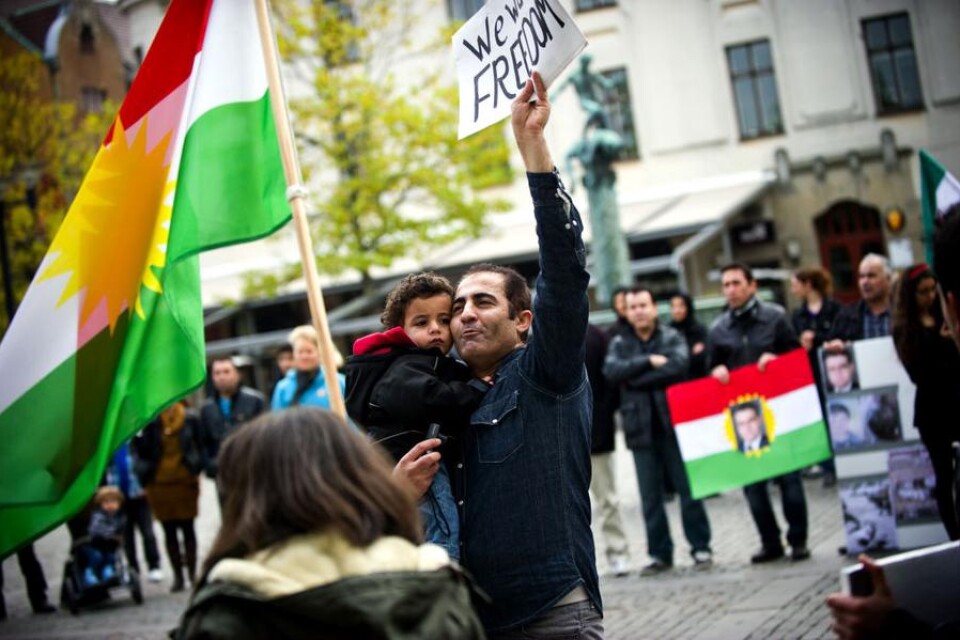 Aref Hassan med dottern Dilyar demonstrerade till förmån för landsmännen och oppositionen i Syrien.