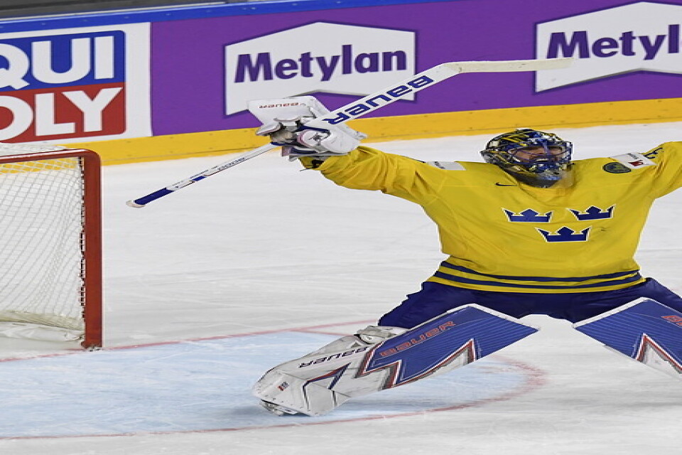 Henrik Lundqvist var en av VM-guldhjältarna i Köln för två år sedan då Tre Kronor besegrade Kanada efter straffläggning i finalen. Arkivbild.