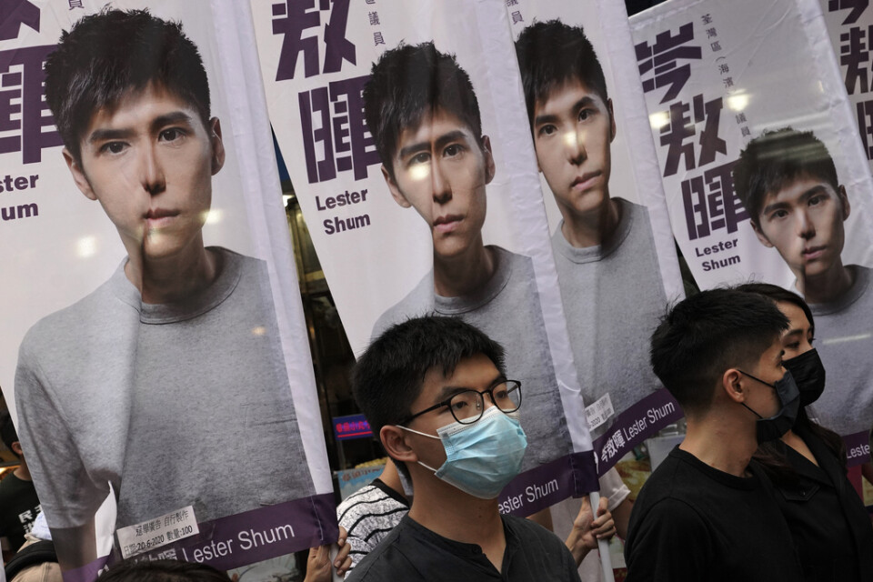 Demokratiaktivisten Joshua Wong deltar i valrörelsen i mitten av juni. Sedan dess har han hoppat av sitt eget parti Demosisto, i spåren av Pekings nya säkerhetslag som misstänks rikta in sig just på namnkunniga aktivister som Wong.