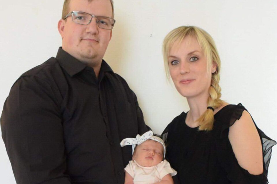 Sara och Joakim Engström, Lindås, fick den 28 mars en dotter som heter Molly. Längd 51 cm, vikt 3188 g.