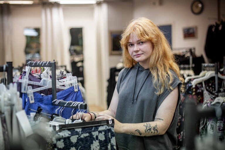 Moa, 23, blir butikschef: "På secondhand finns najs kläder”