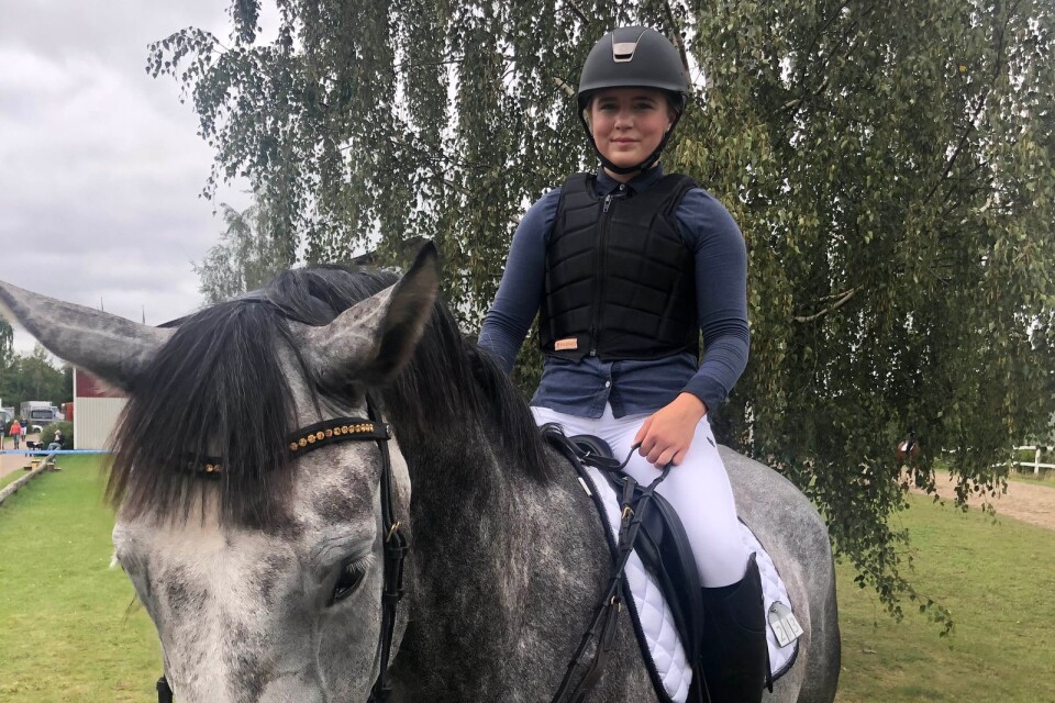 Clara Norling och hästen Diablo tävlade i Skövde i helgen. Foto: Privat