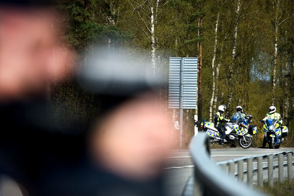Speed checks on the E22 at the bridge towards Nymölla. The motorcycle police are waiting to dash off.