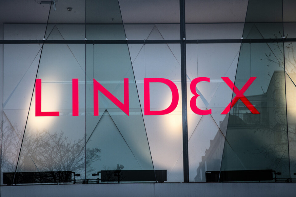 Modebutiken Lindex logga.