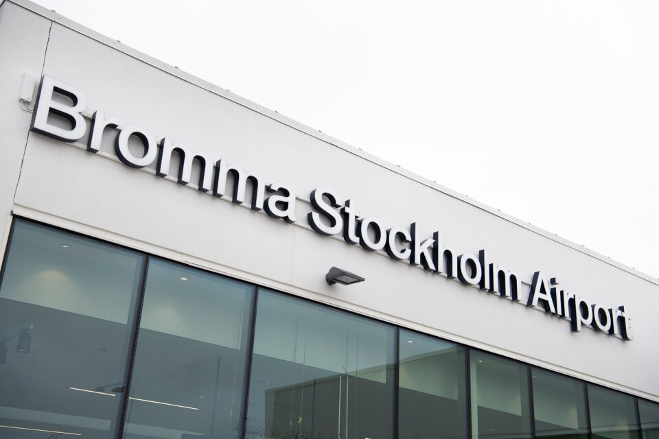 En nedläggning av Bromma flygplats skulle slå stenhårt mot jobben, enligt Moderaterna.