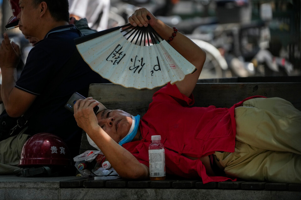 Hettan slår hårt mot delar av Kina. I Peking låg temperaturen på över 35 grader i nästan 10 dagar i sträck under första halvan av juli.