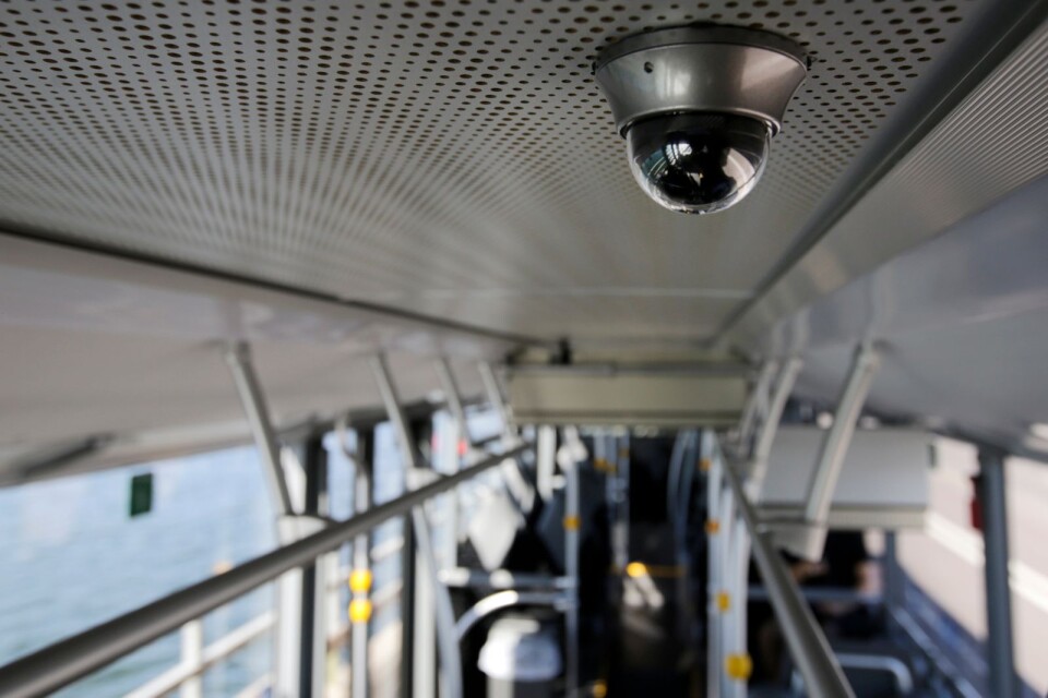 Flexbuss AB får nu länsstyrelsens tillstånd att ha övervakningskameror ombord på bussarna.