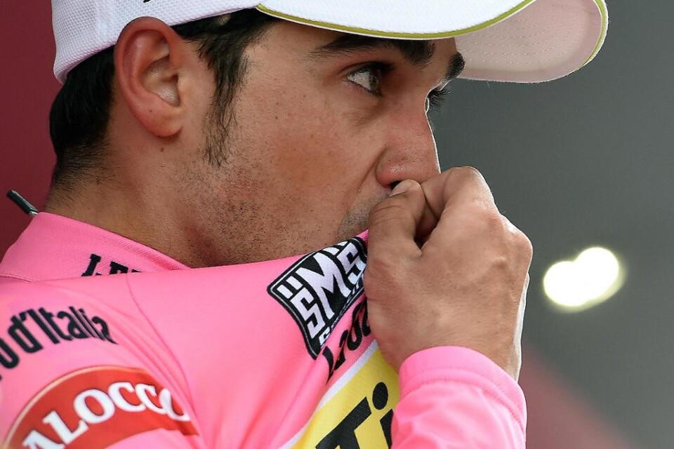 Italienaren Sacha Modolo spurtade hem sin andra etappseger i cykelklassikern Giro d'Italia. Men Alberto Contador behåller den rosa ledartröjan - och fick ett trevligt mottagande vid målgången i Lugano, Schweiz. Den 17:e etappen tog cyklisterna från Tira