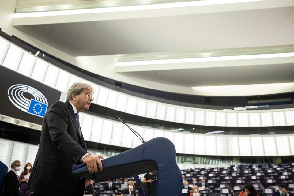 Ekonomikommissionär Paolo Gentiloni talar om Pandoraläckan i Europaparlamentet i   Strasbourg tidigare i oktober.