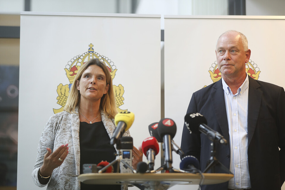 Kammaråklagare Kristina Lindhoff Carleson och kriminalinspektör Mats Johannesson vid en pressträff på Rättscentrum i Malmö.