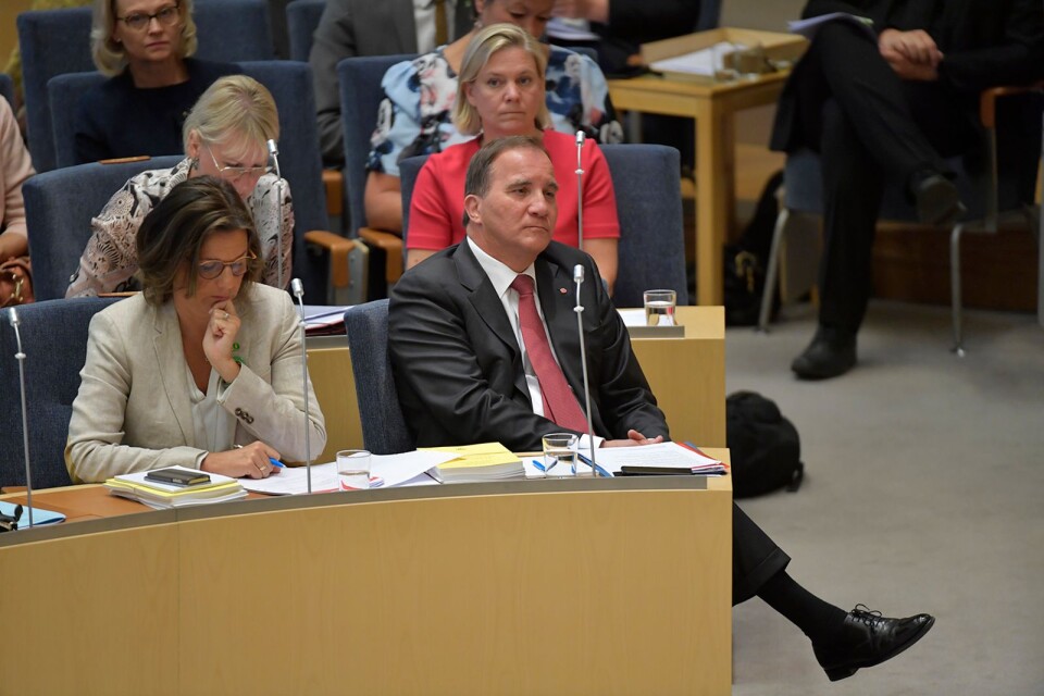 En bild från partiledardebatten i riksdagen förra veckan. Vice statsminister Isabella Lövin (MP) intill Stefan Löfven (S).